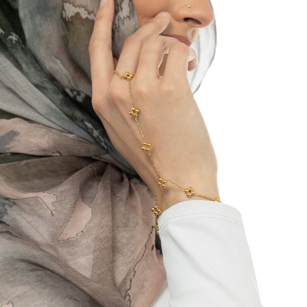 Side view of the gold Henna Hand Chain highlighting the delicate chain links and detailed craftsmanship of the henna pattern design.